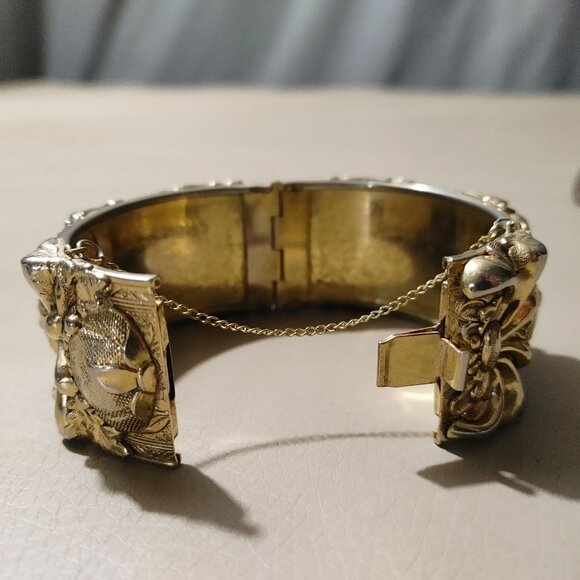 Vintage Vargus Gold Tone Mesh Floral Hinged Clasp Bangle Bracelet Safety Chain - Picture 6 of 10